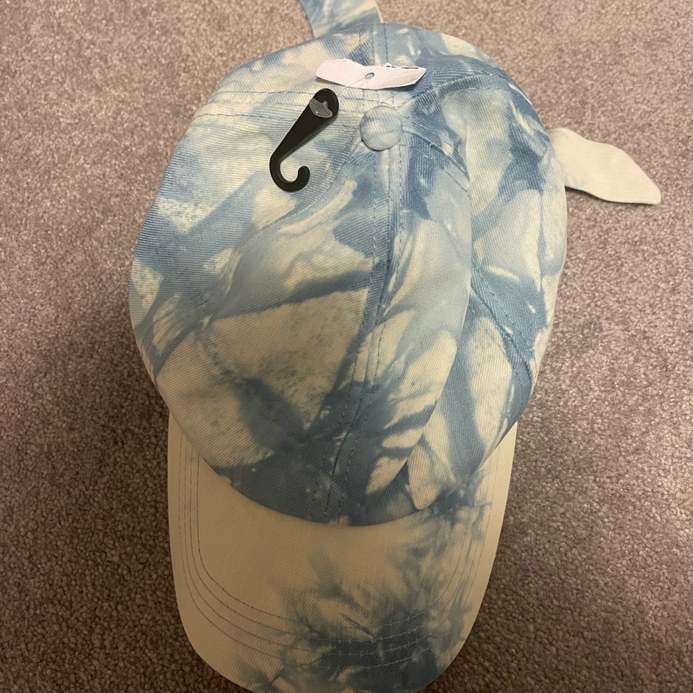 Cloud hat with bow that ties on the back - Picture 1 of 5